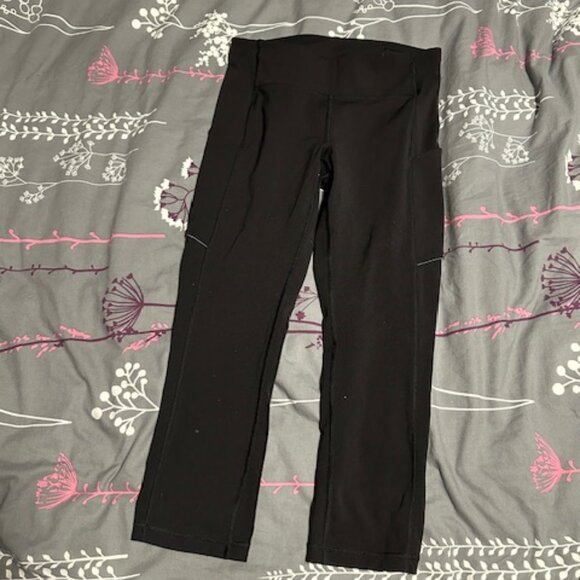 Lululemon Crops size 8 - Picture 1 of 2